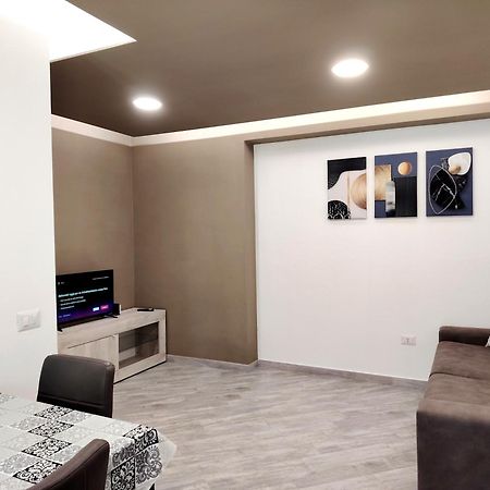 Suite Guesthouse A Pochi Passi Dal Mare 사사리 외부 사진