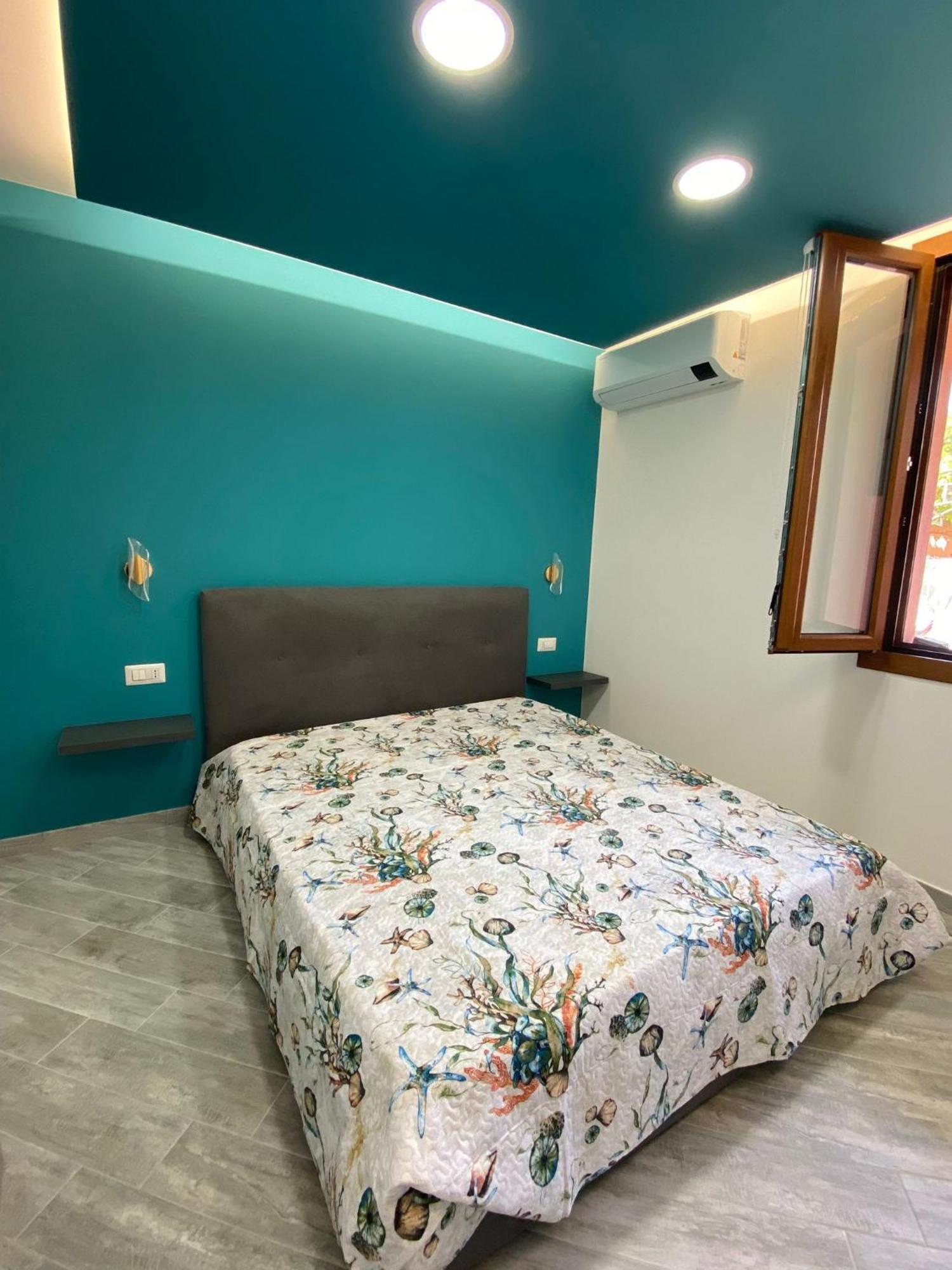 Suite Guesthouse A Pochi Passi Dal Mare 사사리 외부 사진