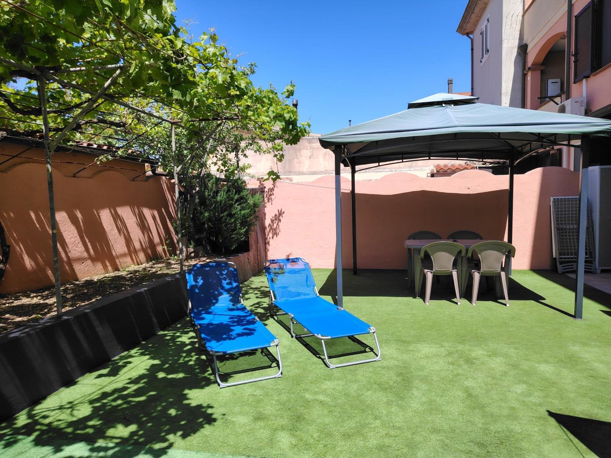 Suite Guesthouse A Pochi Passi Dal Mare 사사리 외부 사진